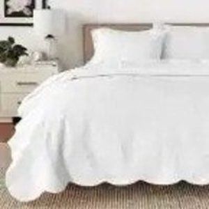 Charter Club Luxury White Scalloped Edge Quilt F/Q